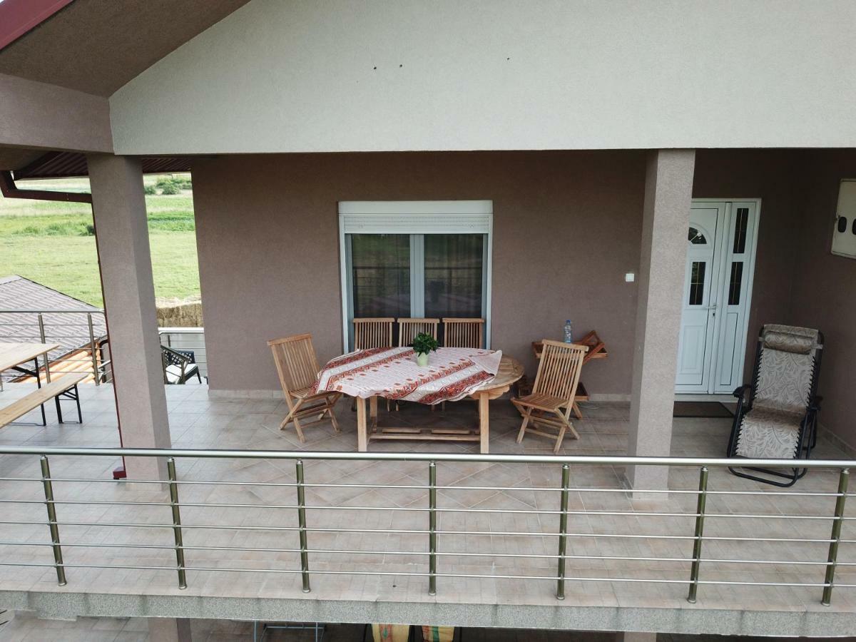 Eko Apartmani Krackovic Golubovci Экстерьер фото
